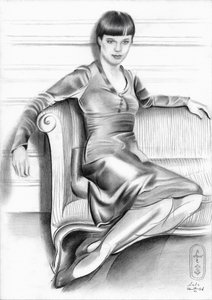 Femme élégante en train de poser