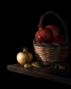 Nature morte à la grenade sombre - Corrado La Licata