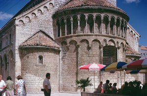 Église de Sveti Krsevan, construite en 1175 - Croatian School