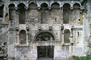 Porta Aurea au palais de Dioclétien, c.300 après J.-C. - Croatian School