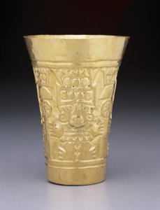 Coupe : Figures debout et massues de guerre, 900-1100 - Culture Sicán