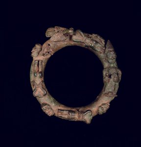 Anneau représentant un sacrifice rituel - Yoruba Culture