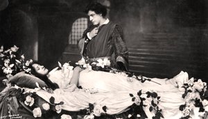 Matheson Lang et Nora Kerin dans une scène de Roméo et Juliette, 1908 - Daily Mirror Studios