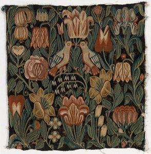 Housse de coussin en tapisserie représentant deux oiseaux parmi des fleurs - Danish School