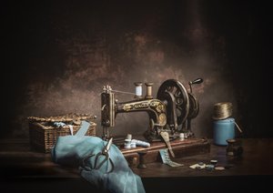 Nature morte avec des articles de couture anciens - Denis O Reilly