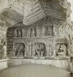 Statues de Bouddhas et bodhisattvas, grotte 259, mur nord, grottes de Dunhuang, Chine - Desmond Parsons