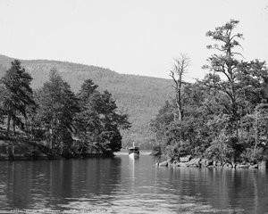 Le long des îles du port, lac George, N.Y., v.1904 - Detroit Publishing Co.