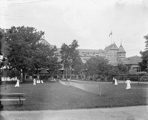 Manhasset, tennis à Manhanset House, Shelter Island, N.Y., vers 1904 - Detroit Publishing Co.