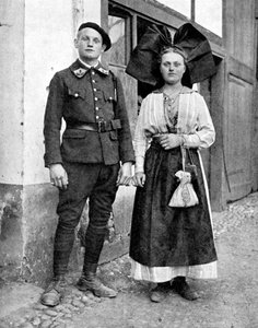 Couple en costume traditionnel, Alsace-Lorraine, Rhin, 1936