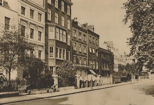 Kensington Square qui préserve encore la paix de deux siècles, c1935 - Donald McLeish