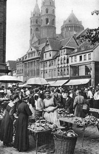 La place du marché à la cathédrale de Worms, Worms, Allemagne, 1922