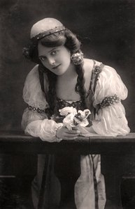 Maie Ash, actrice, années 1900 - Dover Street Studios