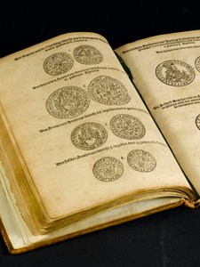 Livre de monnaie avec gravures de pièces anglaises - Dutch School