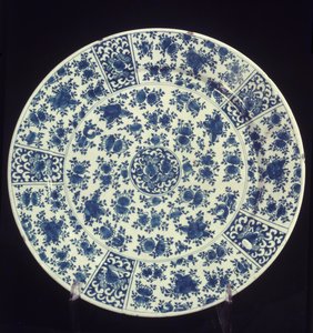 Assiette avec motif de rose bleue, 1764 - Dutch School