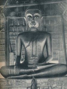 Gloire du sanctuaire central au Wat Suthat, Bangkok, vers 1935
