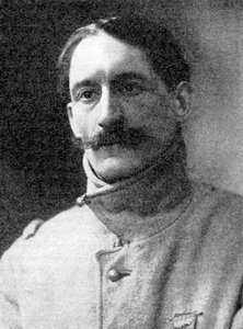 Henri Barbusse, auteur de romans anti-guerre, 1923