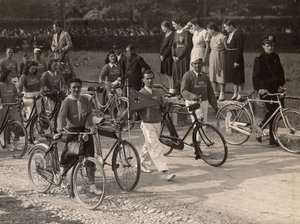 Album "PNF (Parti National Fasciste)": sortie à vélo dopolavoristica - E. Montesi
