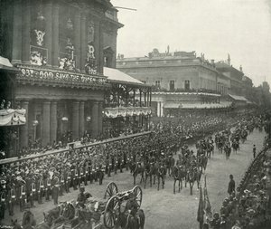 La procession royale : Aides-de-camp passant devant le United Service Club