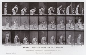 La figure humaine en mouvement : Femme, posant un enfant au sol - Eadweard Muybridge