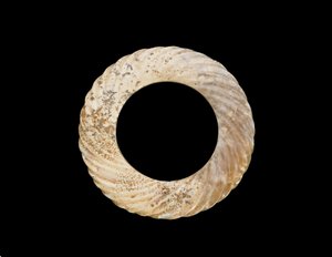 Pendentif - Eastern Zhou Dynasty Chinese School
