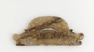 Plaque semi-circulaire avec têtes de dragon aux extrémités, 5e-4e siècle av. J.-C. - Eastern Zhou Dynasty Chinese School