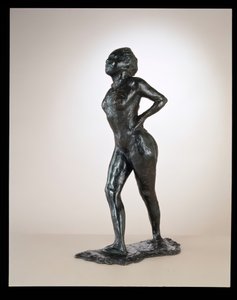 Danseur au repos, mains sur les hanches, jambe droite en avant - Edgar Degas