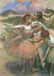 Quatre danseuses sur scène