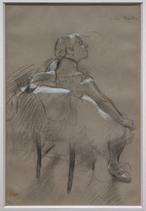 Danseuse assise (Nelly Frankly). Vers 1880. Fusain rehaussé de craie blanche sur papier. Collection spéciale. - Edgar Degas