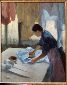 Femme repassant à contre-jour