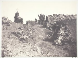 Chaumières en Auvergne, avec un calvaire, 1852, imprimé 1978 - Édouard Baldus