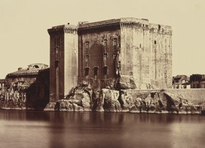 Tarascon. Château