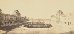 [La cour Napoléon en direction des Tuileries, Louvre, Paris]