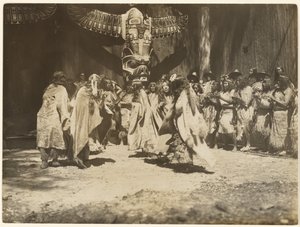 [Naida danse la Danse de la vie et de la mort] - Edward S. Curtis