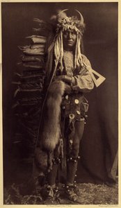 Poitrine de Fer, Piegan. Costume d
