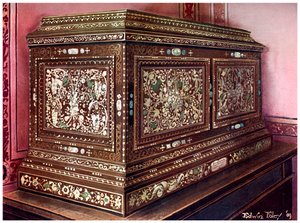 Coffret à bijoux incrusté en noyer avec façade, côtés et dessus à panneaux, 1910 - Edwin Foley