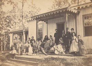 Groupe sur le porche, 1860s