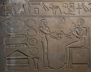 Détail du relief avec un serviteur montrant des bijoux à la reine, du sarcophage de la reine Kawit, Temple de Montouhotep II, Deir el Bahari, Égypte - Egyptian 11th Dynasty