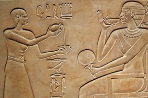 La reine Kawit à sa toilette, du sarcophage de la reine Kawit, trouvé à Deir el-Bahri, Moyen Empire, c.2061-2010 av. J.-C. - Egyptian 11th Dynasty