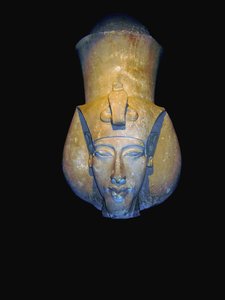 Akhenaton. Amenhotep IV (parfois sous sa forme grecque, Amenophis IV, signifiant Amon est satisfait), pharaon de la dix-huitième dynastie d