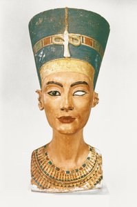 Buste de la reine Néfertiti, vue de face, du studio du sculpteur Thoutmôsis à Tell el-Amarna (calcaire peint)