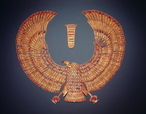 Collier en forme de déesse vautour Nekhbet, de la tombe de Toutankhamon (c.1370-1352 av. J.-C.) Nouvel Empire