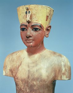 Mannequin du jeune Toutankhamon portant un compromis entre la couronne des rois de Basse-Égypte et la coiffe de Néfertiti
