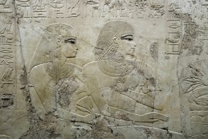 Antiquité égyptienne : bas-relief représentant les invités d
