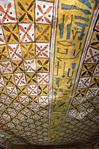 Antiquité égyptienne : plafond décoré de motifs géométriques, tombe de Roy (TT255). XVIIIe dynastie. De la rive ouest de Louxor, Égypte - Egyptian 18th Dynasty