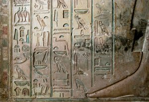 Antiquité égyptienne : relief et hiéroglyphes de la tombe de Khaemhat, inspecteur des greniers et scribe à la cour d