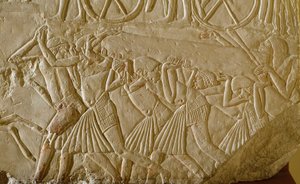 Antiquité égyptienne: esclaves portant un obélisque