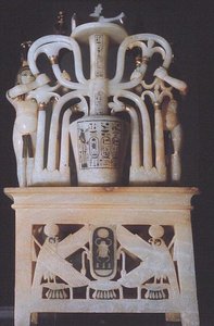 Pot à onguent floral, de la tombe de Toutankhamon (c.1370-1352 av. J.-C.) Nouvel Empire