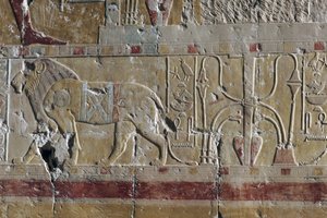 Lion, relief, Temple funéraire de Hatchepsout, Deir el-Bahari, Nécropole thébaine (Liste du patrimoine mondial de l