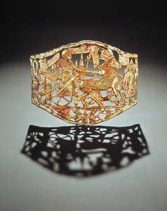 Plaque ajourée ou Boucle montrant le Retour Triomphal du Roi avec des Prisonniers, de la Tombe de Toutânkhamon