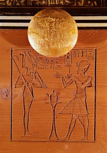 Coffre portable, détail de Toutankhamon faisant une offrande à Osiris, de la tombe de Toutankhamon, Nouvel Empire - Egyptian 18th Dynasty